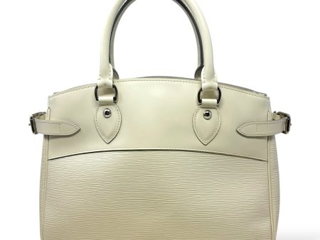 Epi Passy Ivory Leather Shoulder Handbag Luxury Designer By Louis Vuitton, Size: Medium Online Hot Sale