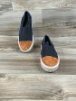 Shoes Flats By Clothes Mentor In Blue & Tan, Size: 6.5 Online Sale