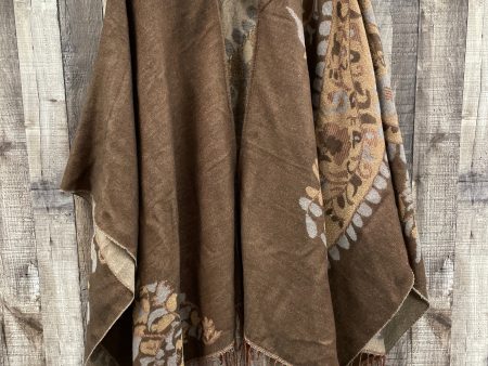 Poncho By Cme In Brown, Size: Osfm For Discount